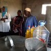 Les femmes de Diossong (Kaolack) produisent et commercialisent l'huile Seggal purifiée